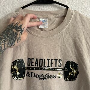 Large like new tan deadlifts and doggies leopard print design tshirt
